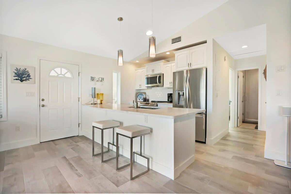 Ocean Views Retreat! Renovated With Bikes!