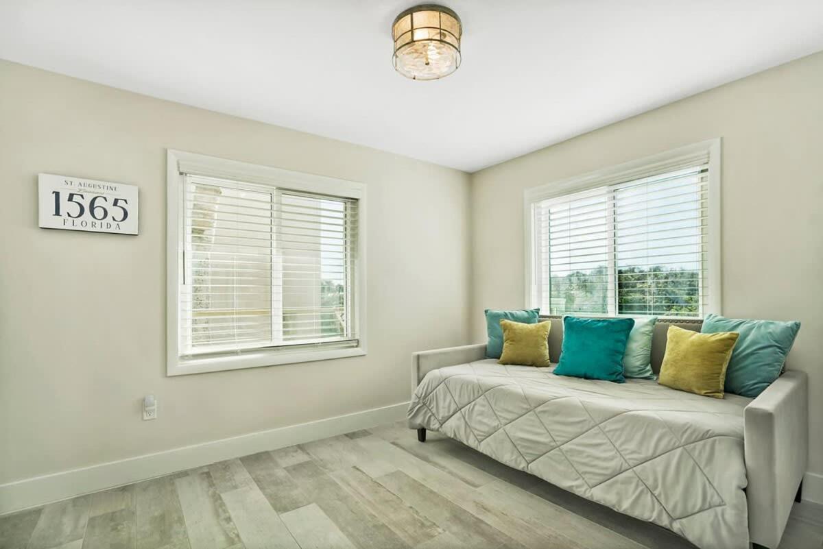Ocean Views Retreat! Renovated With Bikes! Apartment *