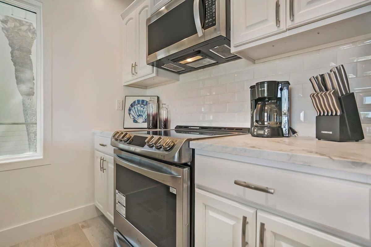 Apartment Ocean Views Retreat! Renovated With Bikes!